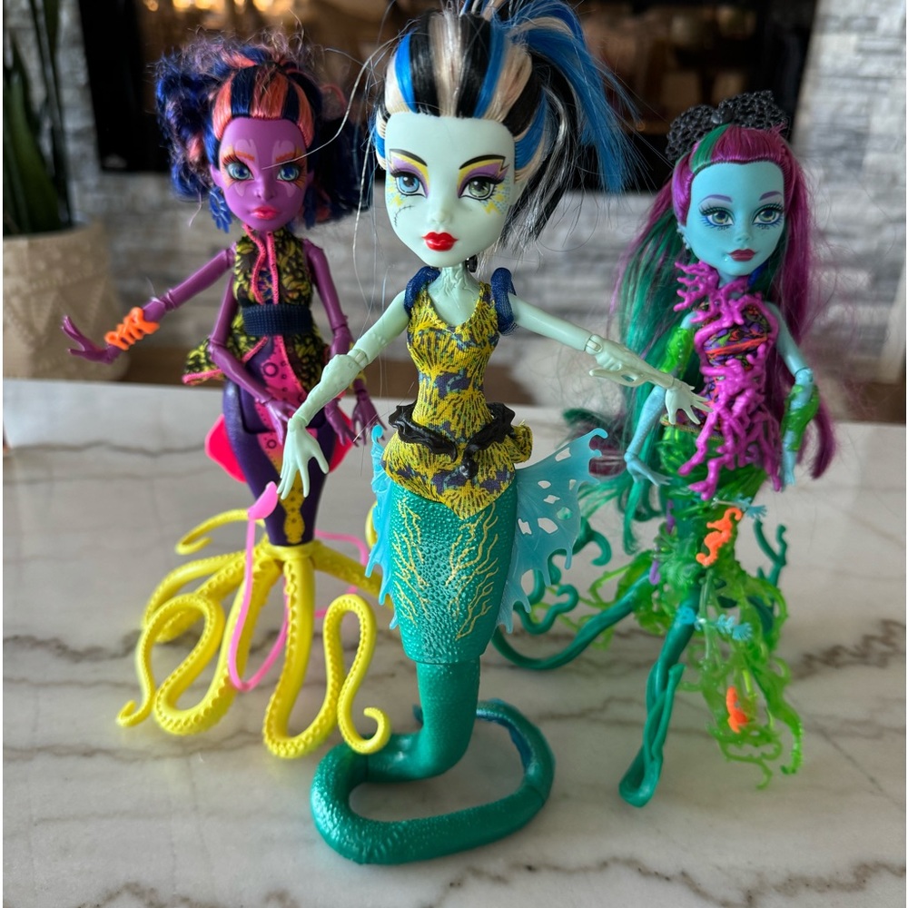Monster High Scarrier Reef dolls